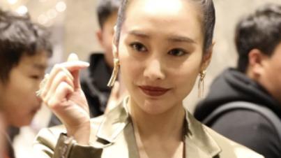 发型 李纯这发型我都替她疼，贴头皮发型暴露发际线，更显“天庭饱满”