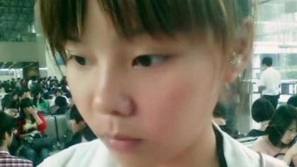 许敏|熊磊晒青涩照欲得网友同情，网友却冷嘲热讽：自作孽不可活！