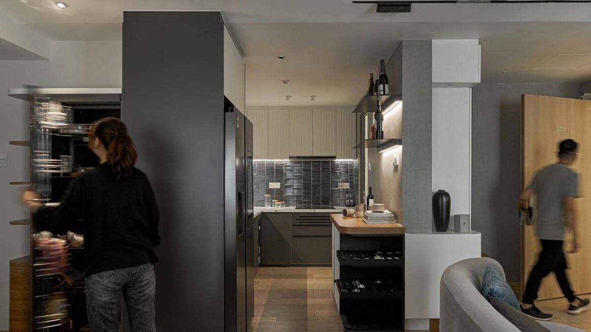 父母吐槽的灰色装修，这对年轻夫妻却很喜欢！77平进门就是高级感