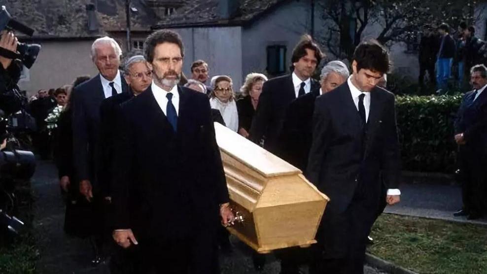 奥黛丽·赫本|奥黛丽赫本根本不完美：两段婚姻三次流产数度被出轨，她输在哪？