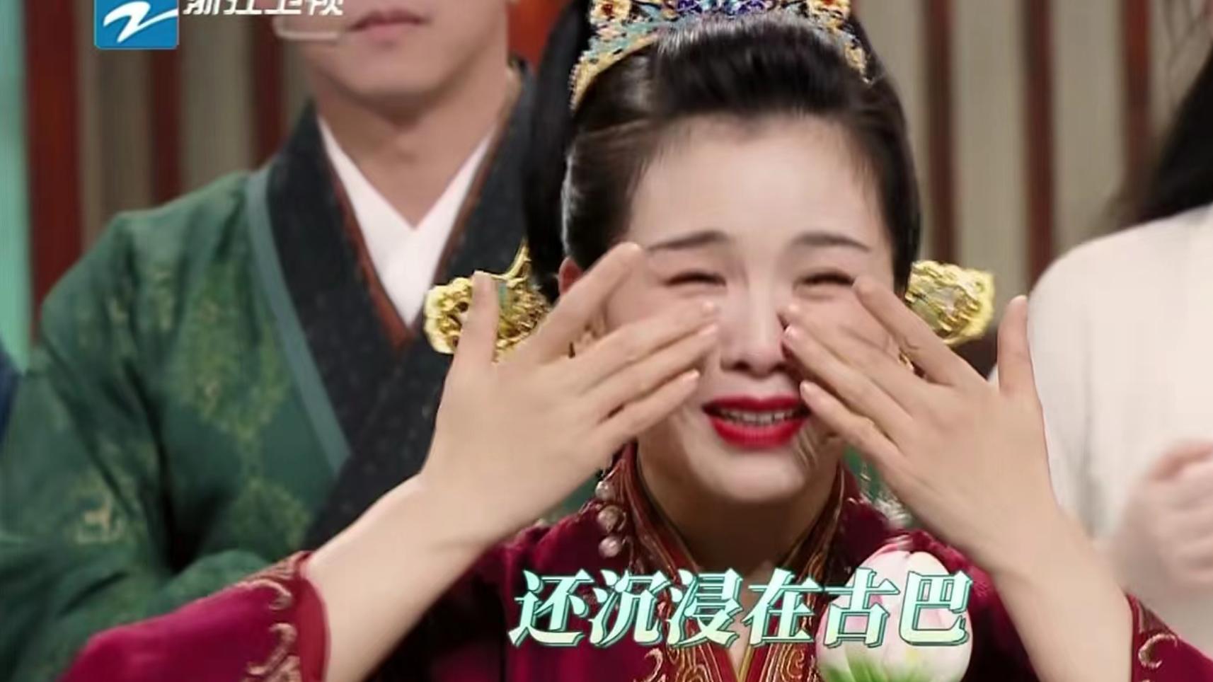 刘涛|和贾玲PK流眼泪，摔倒在舞台上，刘涛罕见参加综艺却成最大笑点