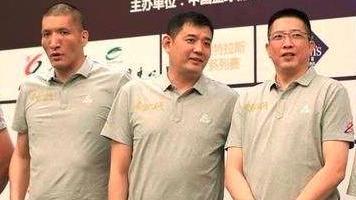 王治郅|他受到姚明尊敬，却进不了CBA江湖圈，对王治郅下手过分了