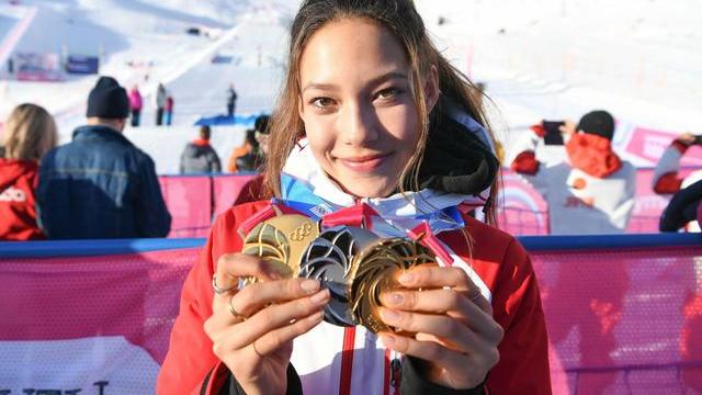 谷爱凌|谷爱凌被点名表扬，收获惊喜热泪盈眶，一番话令人敬佩，全场沸腾