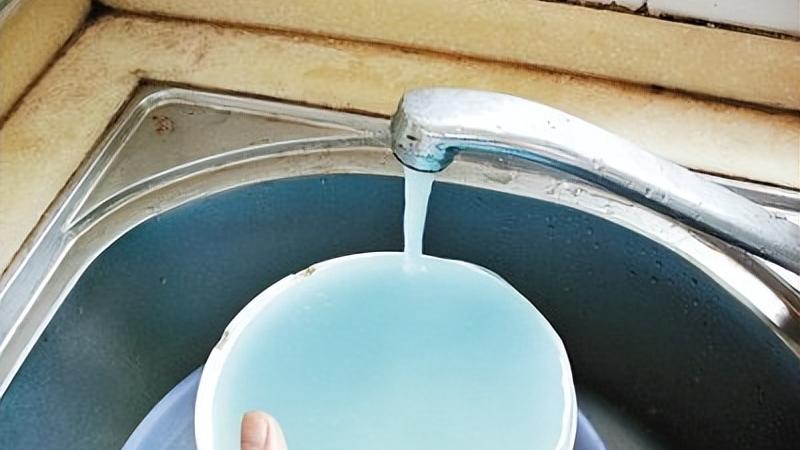 在马桶放了“洁厕灵”后，才发现家里一直在用“马桶水”，真恶心