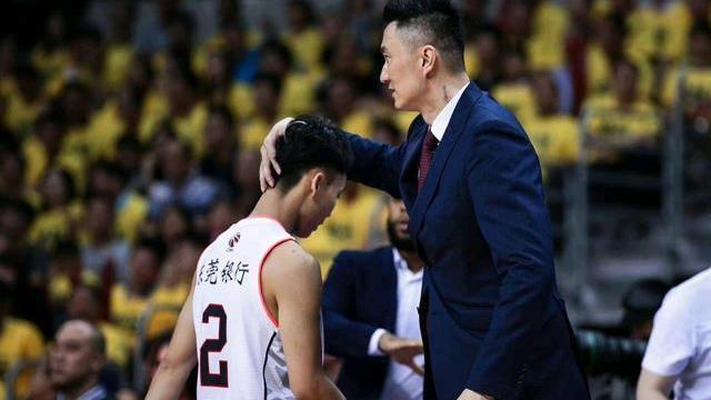 广东男篮|续约第一人！广东1米78中锋获大合同 22岁前途无量 朱八没有亏待他