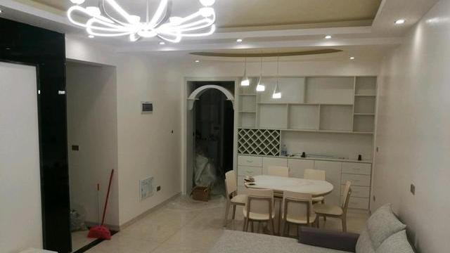 简约装修的三居室，装修费花了12万，主卧的床朋友抢着问哪里买的