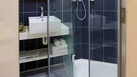 卫生间用浴帘还是用浴房？快听听过来人的使用体验吧，收获满满