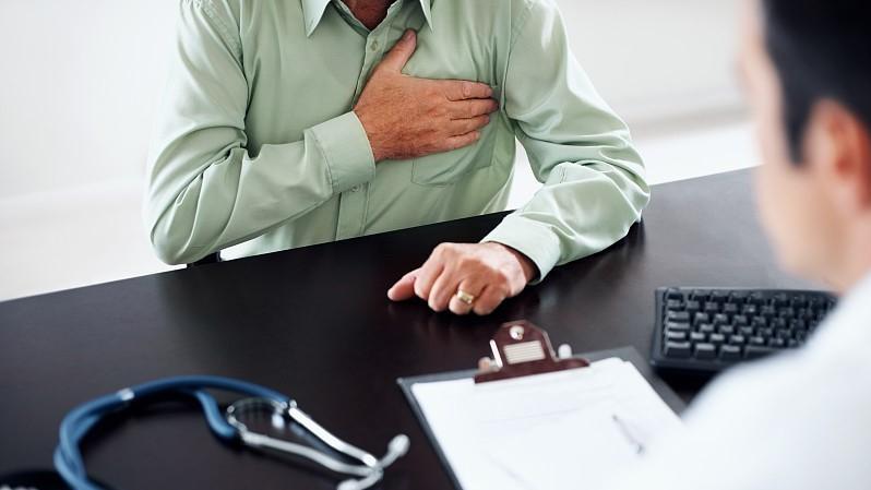 高血压|经常喝牛奶与不喝牛奶，差别大吗？医生：这3类人尽量避免喝牛奶