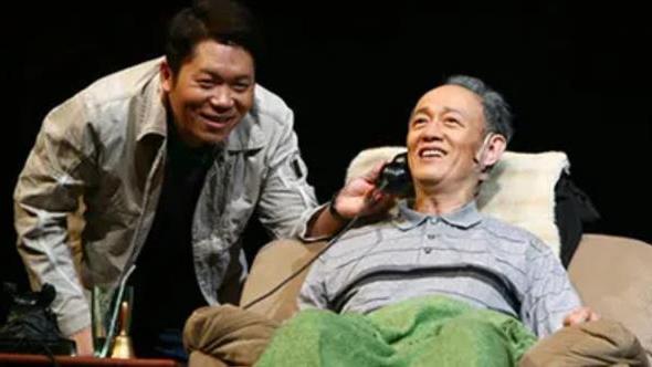 金士杰|“老戏骨”金士杰年轻时的照片曝光，黑白画质也藏不住他的帅气