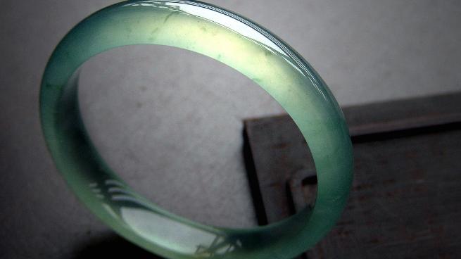 交易|在这么多的翡翠首饰当中，为什么手镯的价值最高，只是因为它品质好