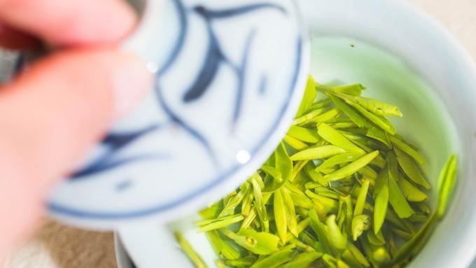 绿茶|绿茶放久了为什么会变黄，变黄之后还能喝吗？