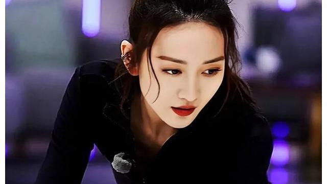 王鸥|王鸥到底能有多撩人？看到她自创的“鸥式”坐姿，网友：终于明白了