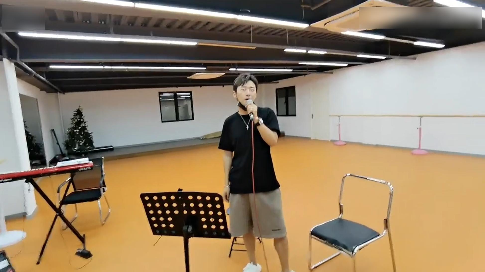 女主播|钱小佳参观舞蹈主播的日常训练，水友直呼：这不比直播间香？