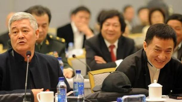 刘德华|黑老大当众打刘德华一巴掌，任达华一个电话，黑老大被抓判死刑！