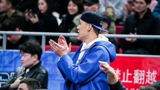 林书豪|再见林书豪！秦晓雯做出无情决定 降薪留队遭拒 马布里悲剧又重演