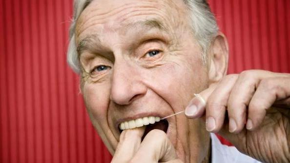 黄芪|忠告：导致“牙龈萎缩”的5个原因，现在改正，或许还来得及