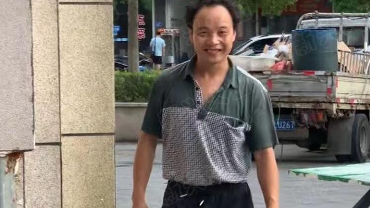 张国荣|湖南宁乡：中年大叔神似张国荣，网友：原来哥哥在这里隐居