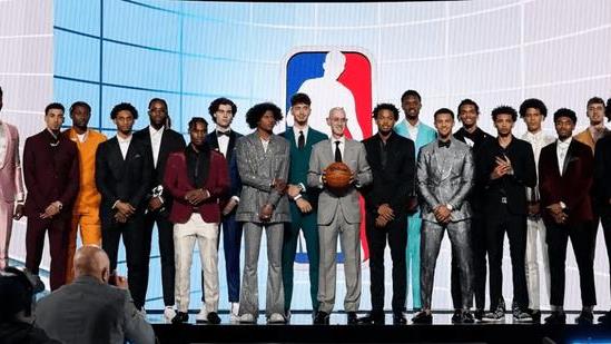 英超|作为篮球运动员，球员们可以绕过选秀直接和NBA球队签约吗？