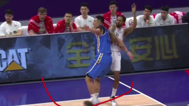 翟晓川|马布里抗议裁判技术台，翟晓川谎言被戳穿，丧失底线比许钟豪恶劣