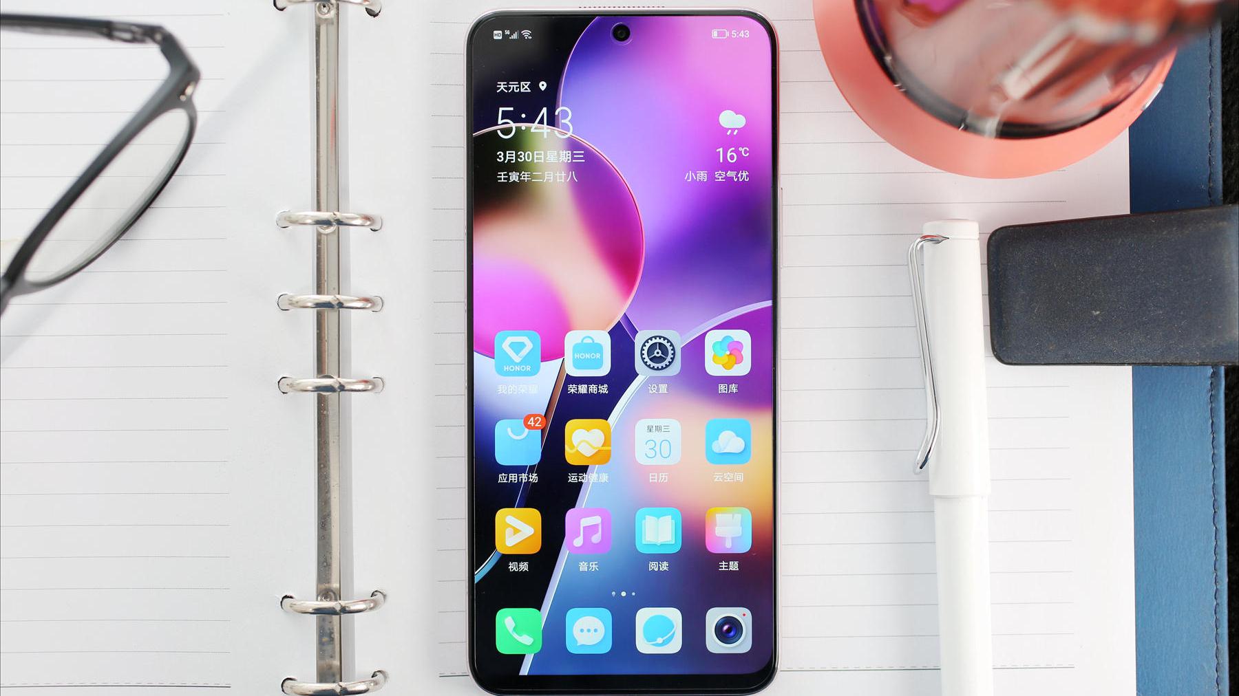 荣耀play|8GB+128GB高配，这款搭载天玑700的新机发布不满1月降价至1153元