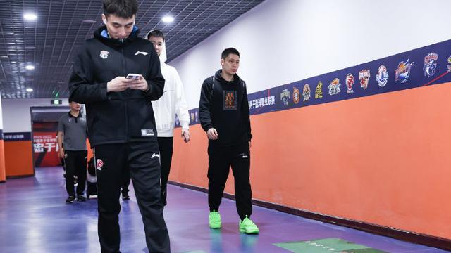 孙铭徽|官宣！李春正式变阵，2核心后卫同时缺席，3名00后缠斗孙铭徽
