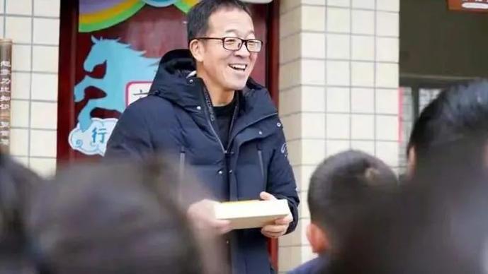 校花|俞敏洪上北大时，请校花跳舞，校花没瞧他一眼，20年后完美复仇