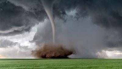 acgn漫评|破坏力超强的龙卷风，危害到底有多大，遇到龙卷风怎么办？