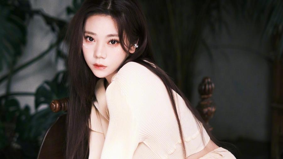 化妆 紫宁的果冻妆容，轻盈灵动闪闪发光，如春光般明媚动人！