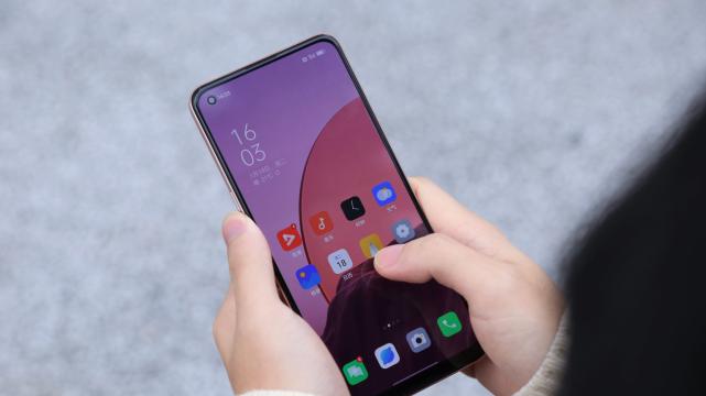 CPU|最低只需2K+！让女生怦然心动的手机，“能文能武”还有高颜值