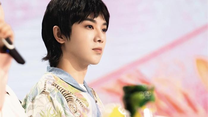 华晨宇|华晨宇《春天花会开》即兴哼唱《龙船调》 为民歌赋全新活力