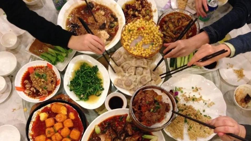新陈代谢 一天中什么时候吃饭最长肉？想减肥，先选好吃饭时间