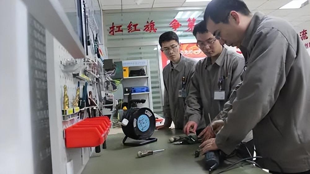 特斯拉|由于经济状况欠佳，特斯拉裁员，大厂停止校招，这一届毕业生怎么办