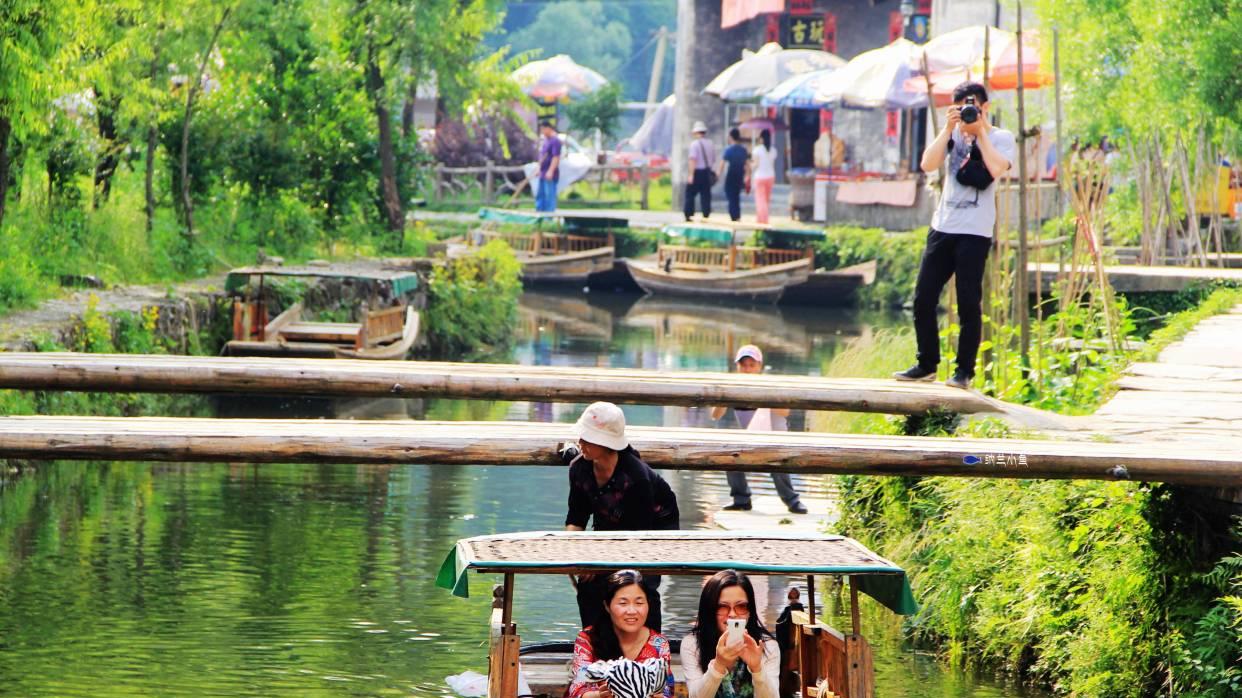 旅行|被誉为“中国最美乡村”的这里，连油菜花都有了法术了吗？