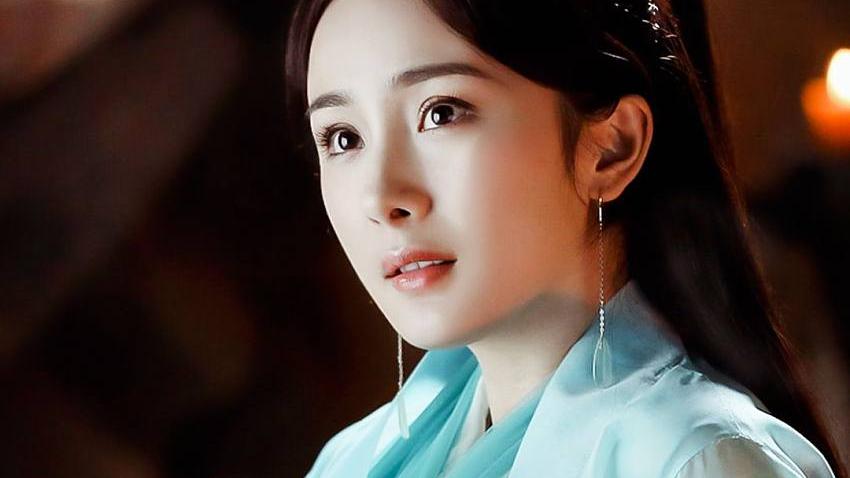 刘诗诗|刘诗诗靠近杨幂，唐嫣牵着她，谁才是娱乐圈三大花？