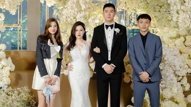 徐杰|徐杰女友首次正式露面！肤白貌美气质优雅，1米75大长腿太抢镜