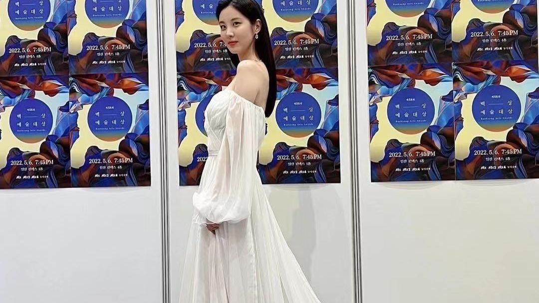 徐玄|“正直忙内”变身“性感女神”，少女时代徐贤，破格礼服秀美肩！