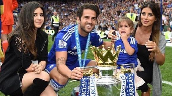 演唱会|小法带继女看演唱会！只差12岁，颜值身材不输老妈，足坛白富美