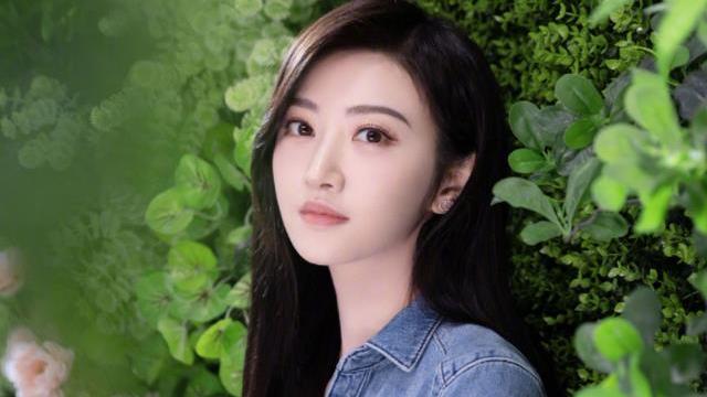 景甜|景甜代言被罚上热搜，教科书插画热度被冲散，网友意犹未尽