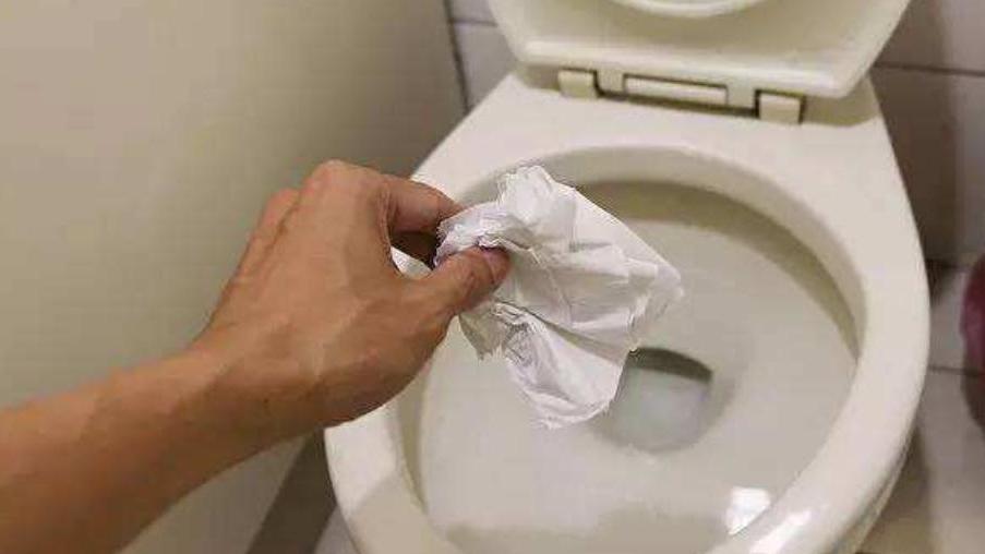 卫生纸该丢垃圾桶还是马桶？大部分人都想错了，难怪厕所会那么臭