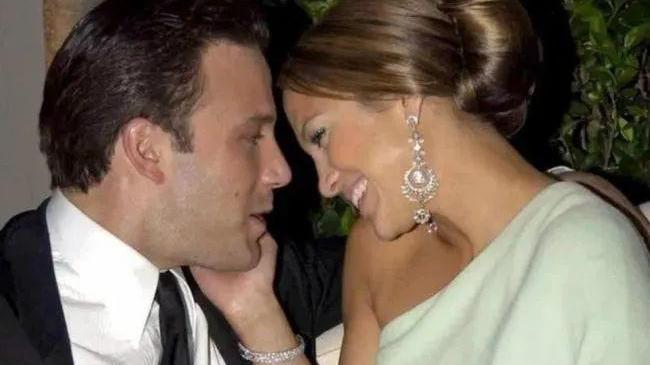 詹妮弗|恭喜！分手17年，世纪大复合：这次，他们不结婚真的很难收场…