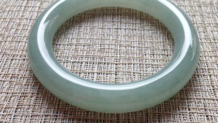 翡翠|都说翡翠能够养人，但是有些翡翠，是不适合贴身佩戴的