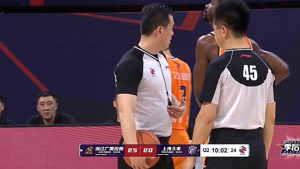 许钟豪|广厦上海队火爆互拼，许钟豪肘击罗汉琛，冯莱为队友终出一口恶气