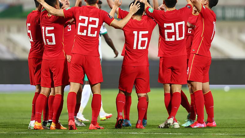 国足|晚上8点开始，CCTV5连播3场足球，两支国足陆续出战，C罗压轴登场！