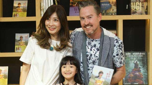 黄嘉千|49岁台湾女星被外国老公家暴！脖子抓痕明显，17年婚姻宣布破裂