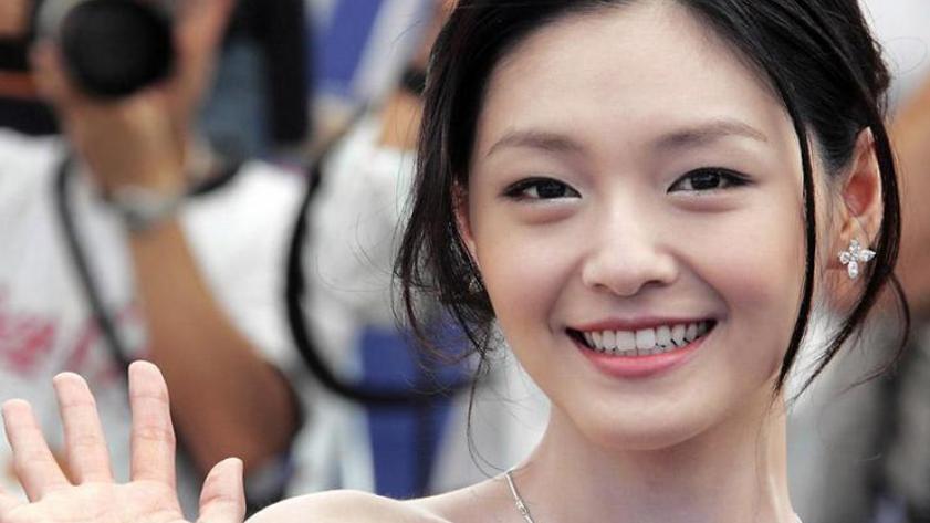 红豆 45岁的大S为什么不显老？少女感脸型的优势，被她展现得淋漓尽致