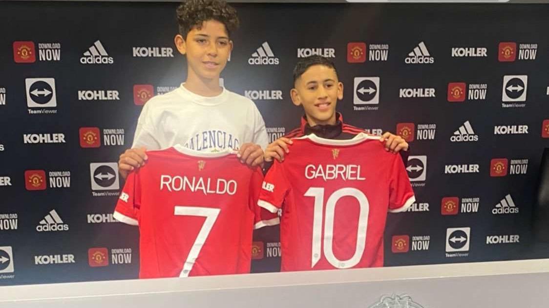 李磊|新CR7！迷你罗正式加盟曼联U12 7号球衣！承接老爸影响力