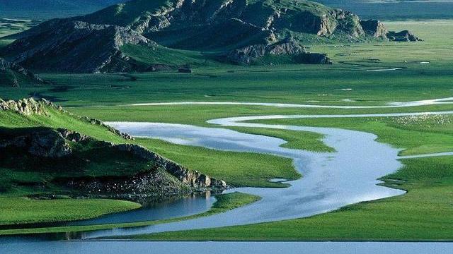 |新疆的伊犁河谷，被三面沙漠环绕，为何还能称为塞外江南？