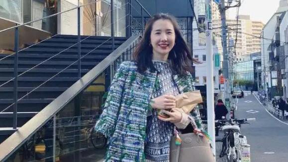 董花花|同为嫁入豪门，邓文迪可以翻云覆雨，落魄总裁夫人董花花差在了哪