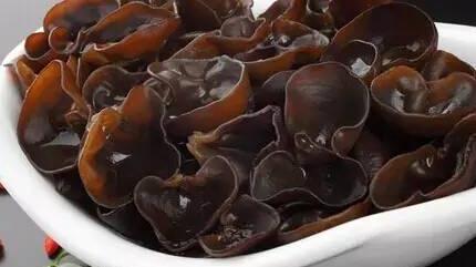 养生|注意了，这六类食物千万不能生吃，会中毒！（快转给家人）