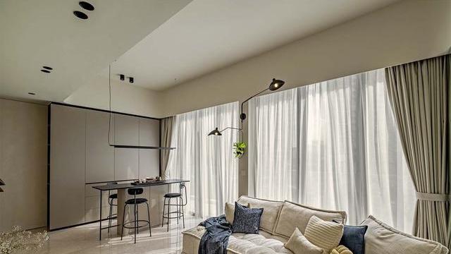 体会到买顶复式的快乐了，送超大露台，一半建造烧烤屋一半休闲